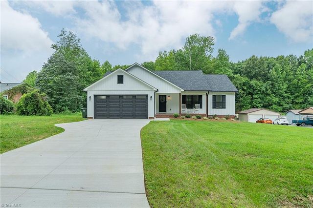 32 Ranchor Drive, Thomasville, NC 27360