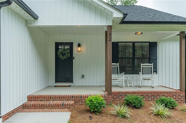 32 Ranchor Drive, Thomasville, NC 27360