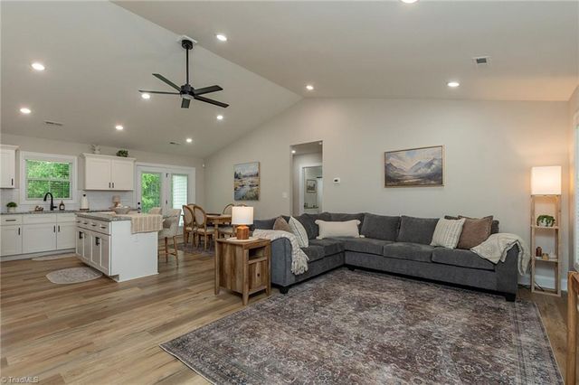 32 Ranchor Drive, Thomasville, NC 27360