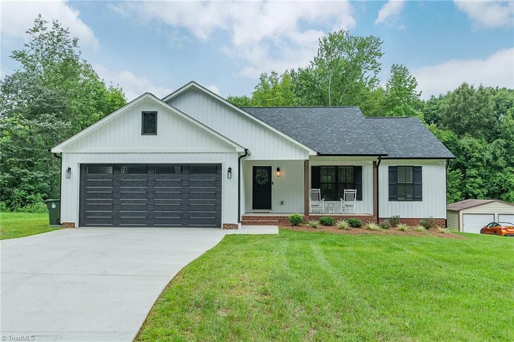 32 Ranchor Drive, Thomasville, NC 27360