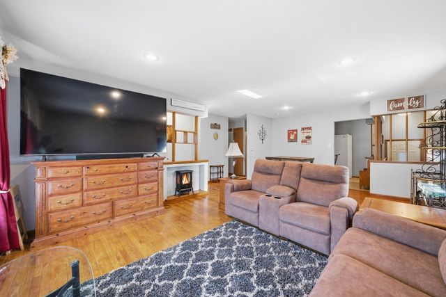 3207 E 26th Street, Des Moines, IA 50317