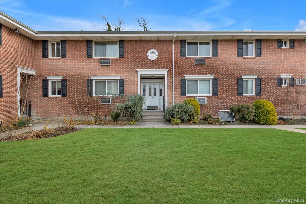 200 Merrick Road I, Amityville, NY 11701