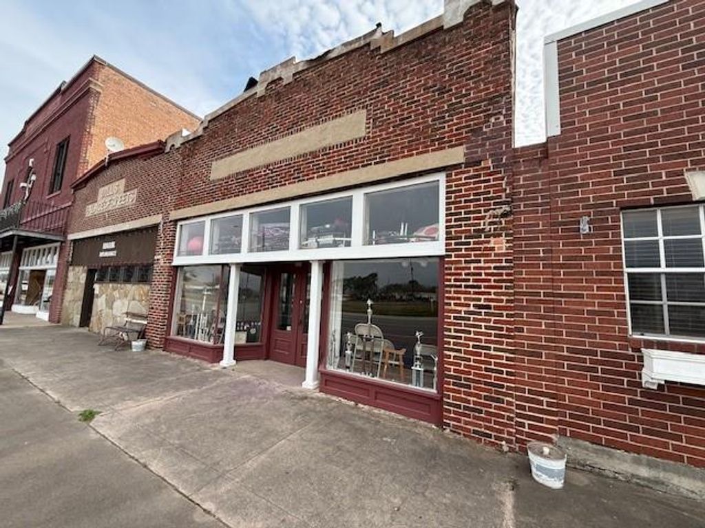 709 Main Street, East Bernard, TX 77435