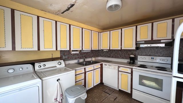 182 Frederick Drive, Chicago Heights, IL 60411