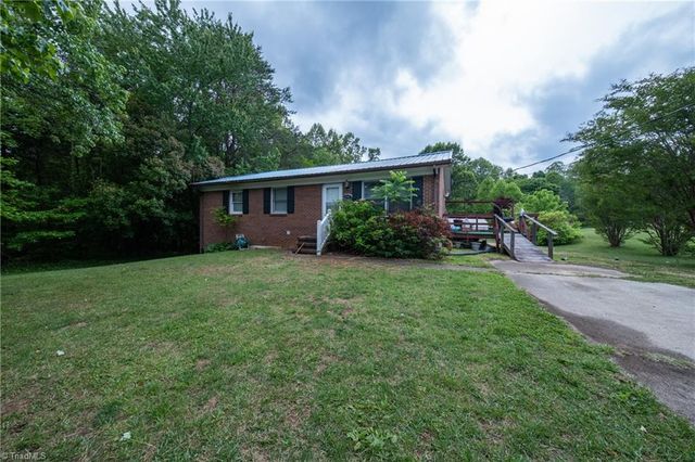 4361 N Old 52 Road, Pinnacle, NC 27043