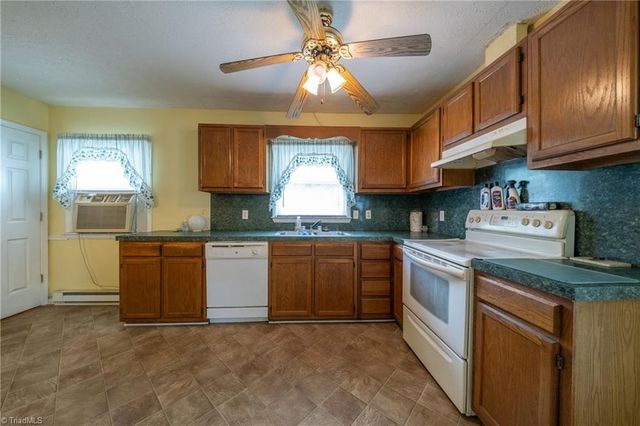 4361 N Old 52 Road, Pinnacle, NC 27043