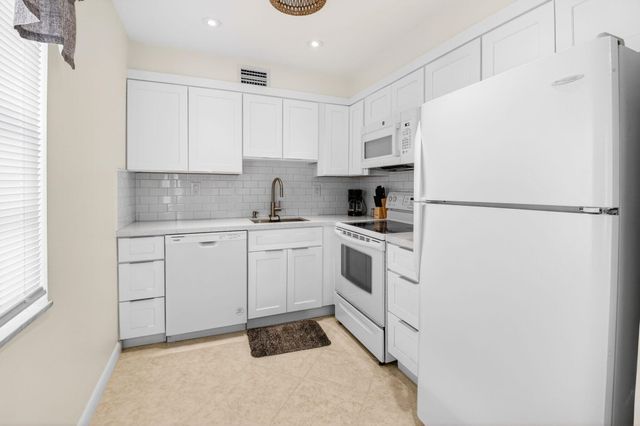 173 Flanders D, Delray Beach, FL 33484