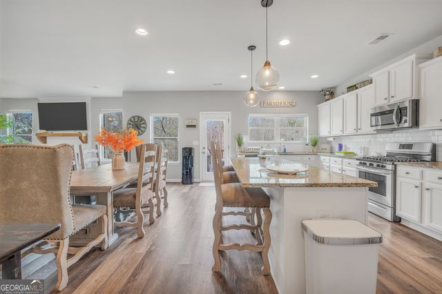 105 Hacienda Avenue 27, Locust Grove, GA 30248