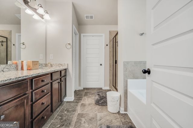 105 Hacienda Avenue 27, Locust Grove, GA 30248