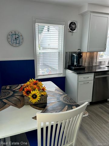2075 Deering Street, Garden City, MI 48135