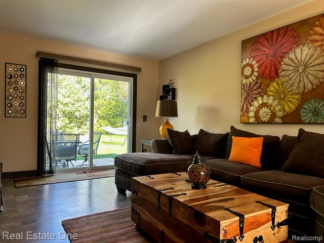 2075 Deering Street, Garden City, MI 48135