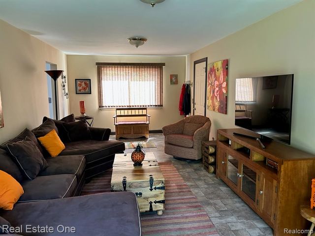 2075 Deering Street, Garden City, MI 48135