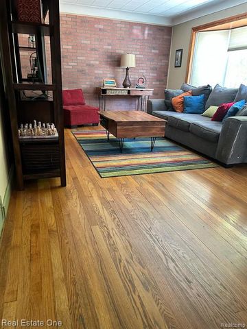 2075 Deering Street, Garden City, MI 48135