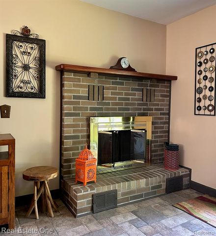 2075 Deering Street, Garden City, MI 48135