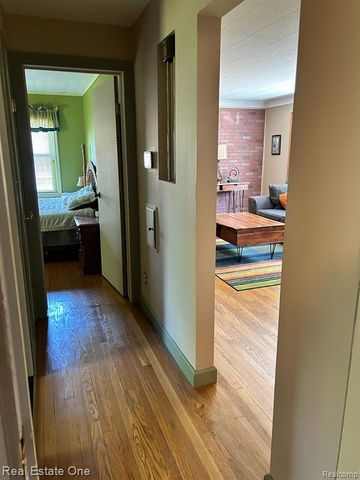 2075 Deering Street, Garden City, MI 48135