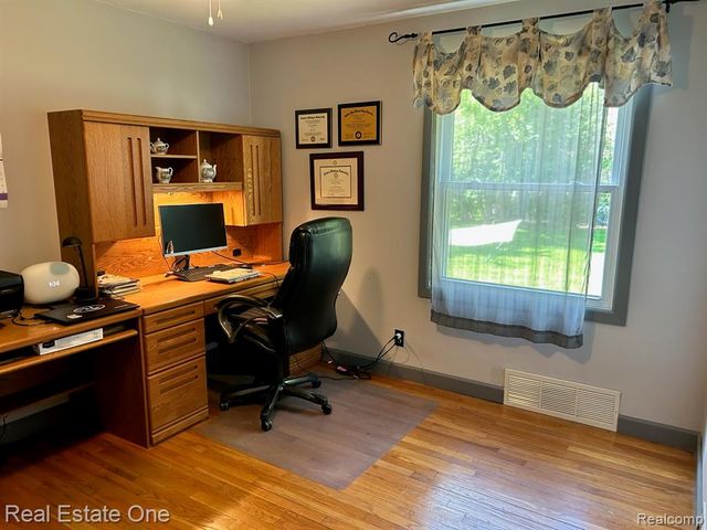2075 Deering Street, Garden City, MI 48135