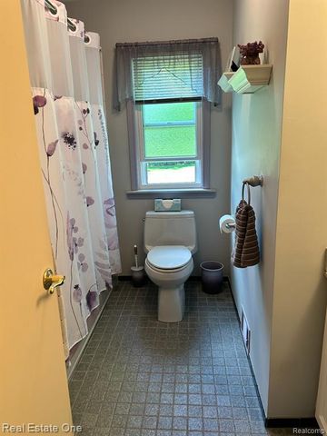 2075 Deering Street, Garden City, MI 48135