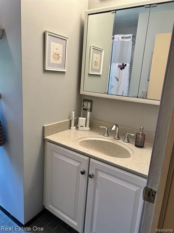 2075 Deering Street, Garden City, MI 48135