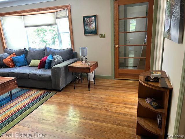 2075 Deering Street, Garden City, MI 48135