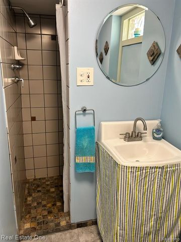 2075 Deering Street, Garden City, MI 48135