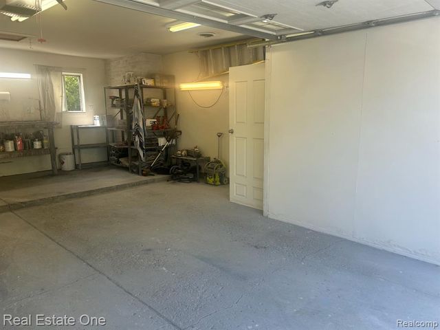 2075 Deering Street, Garden City, MI 48135