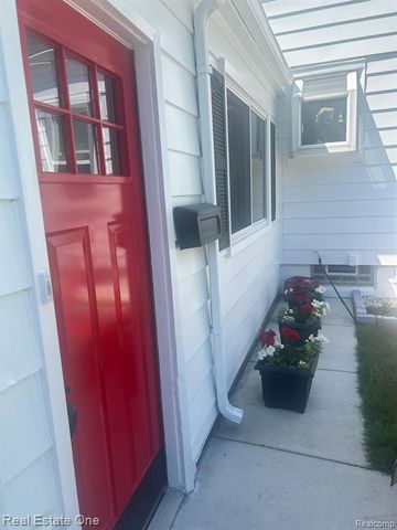 2075 Deering Street, Garden City, MI 48135