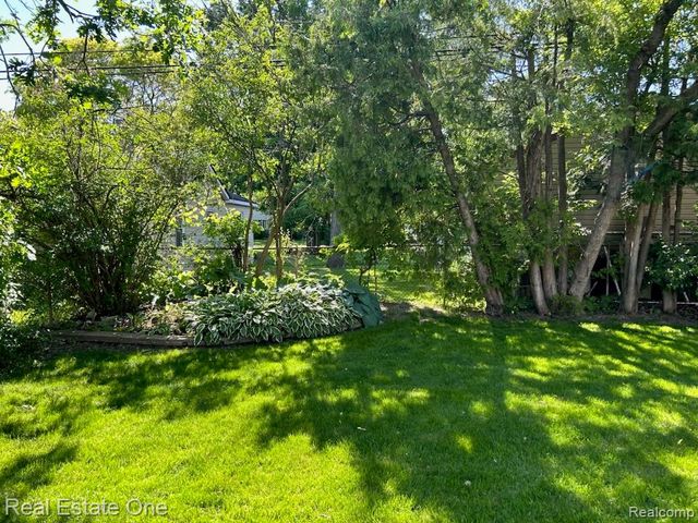 2075 Deering Street, Garden City, MI 48135