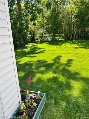 2075 Deering Street, Garden City, MI 48135