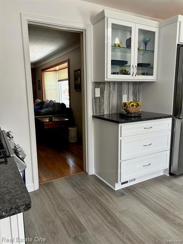 2075 Deering Street, Garden City, MI 48135