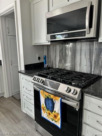 2075 Deering Street, Garden City, MI 48135
