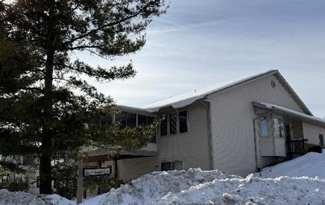 998 Country Gardens Drive Nw, City Of Walker, MI 49534