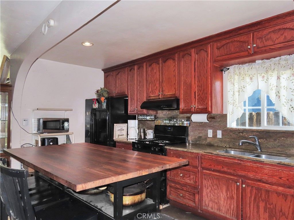 Image 10 of property listing at 3681 Genevieve, San Bernardino, CA 92405