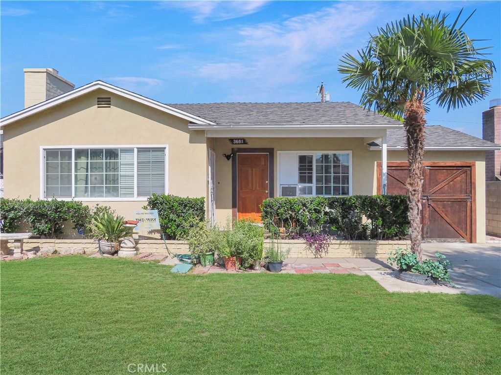 Image 4 of property listing at 3681 Genevieve, San Bernardino, CA 92405