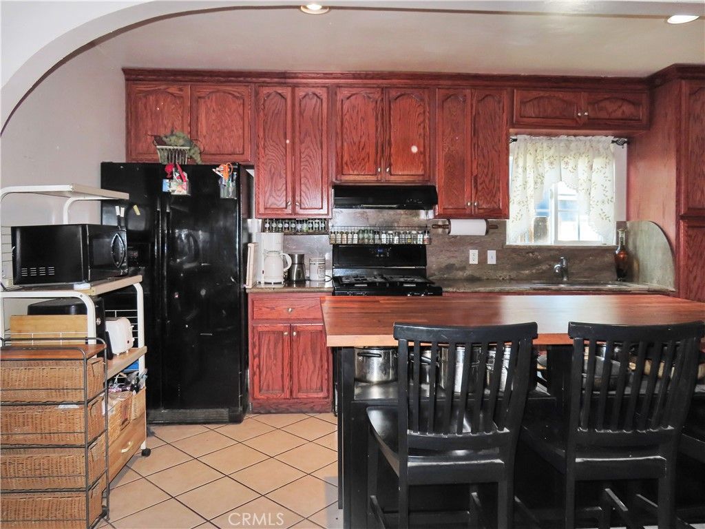 Image 9 of property listing at 3681 Genevieve, San Bernardino, CA 92405