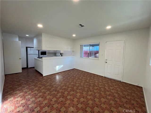 18735 Nordhoff, Northridge, CA 91324