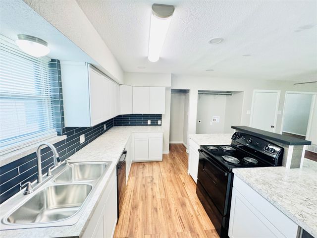 9140 Donnybrook Lane, Dallas, TX 75217