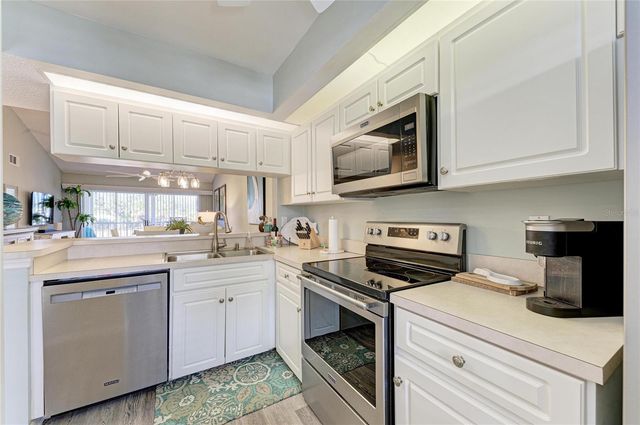 431 CERROMAR LANE 446, Venice, FL 34293