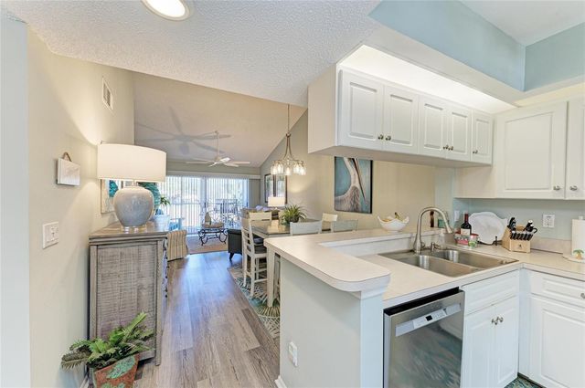 431 CERROMAR LANE 446, Venice, FL 34293