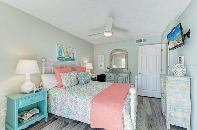 431 CERROMAR LANE 446, Venice, FL 34293