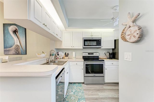 431 CERROMAR LANE 446, Venice, FL 34293