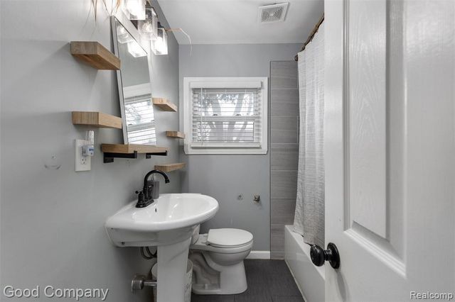 20315 Lancaster Street, Harper Woods, MI 48225