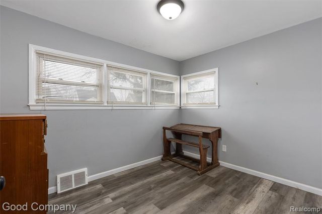 20315 Lancaster Street, Harper Woods, MI 48225