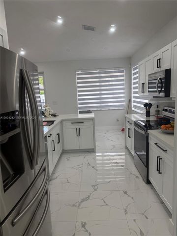 16911 NW 87th Ct, Miami Lakes, FL 33018