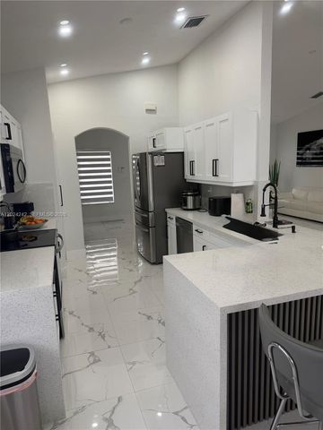 16911 NW 87th Ct, Miami Lakes, FL 33018
