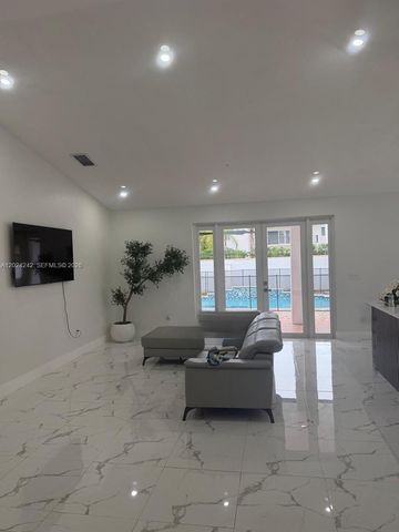 16911 NW 87th Ct, Miami Lakes, FL 33018