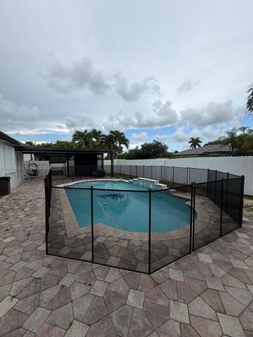 16911 NW 87th Ct, Miami Lakes, FL 33018