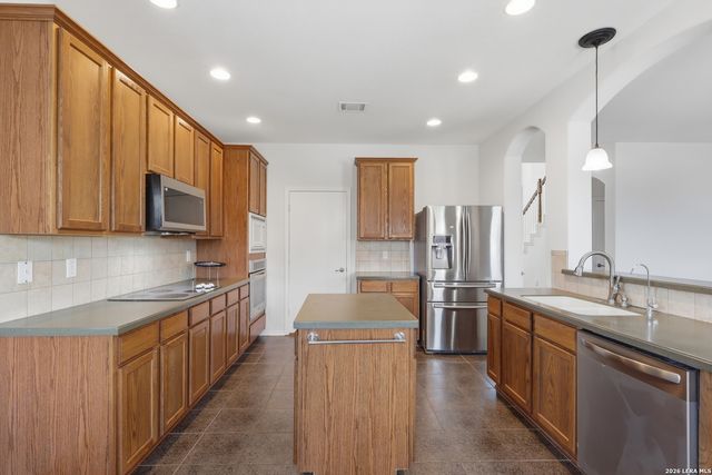 12602 COURSE VIEW DR, San Antonio, TX 78221