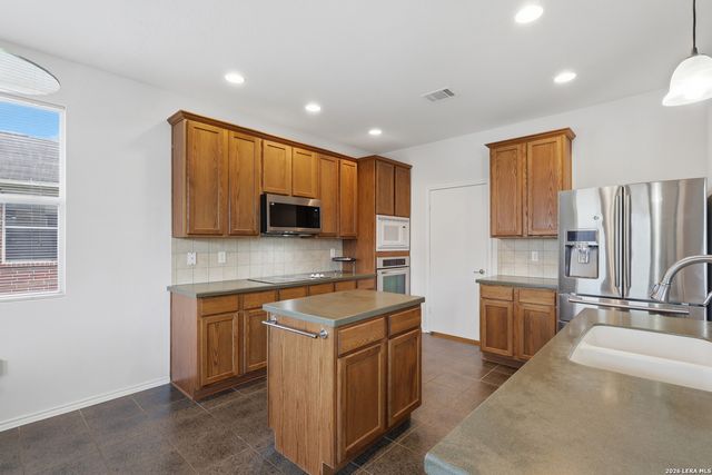 12602 COURSE VIEW DR, San Antonio, TX 78221