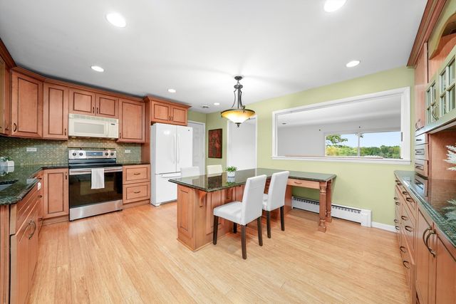 1406 W Lincoln Road, Mchenry, IL 60051