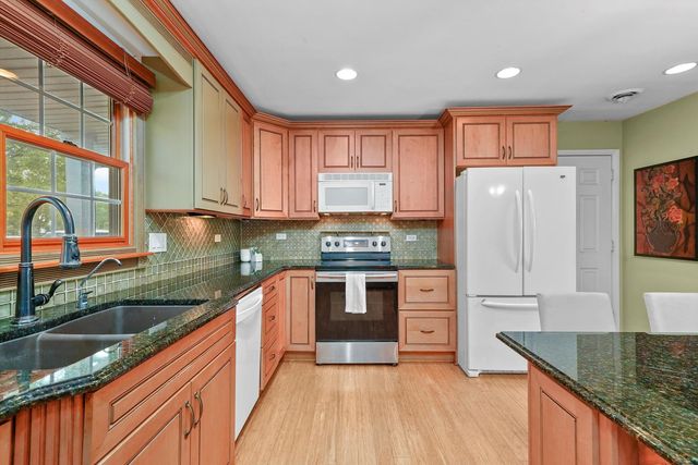 1406 W Lincoln Road, Mchenry, IL 60051